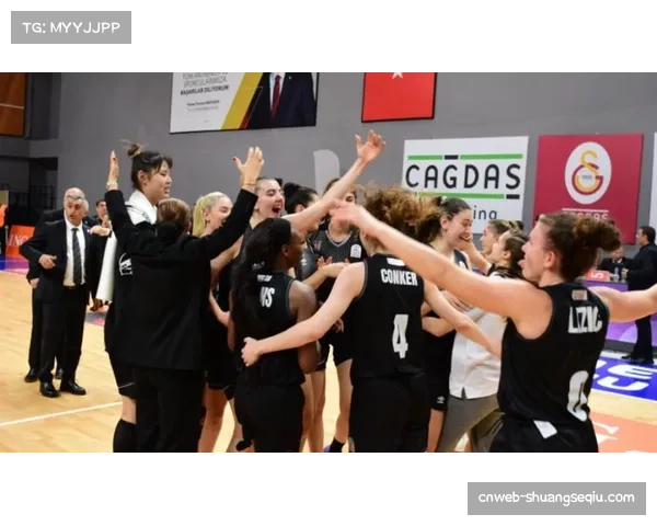 特写:季前赛海外赛,西雅图风暴与洛杉矶火花在墨西哥城受到热烈欢迎 特写:季前赛海外赛,西雅图风暴与洛杉矶火花在墨西哥城受到热烈欢迎